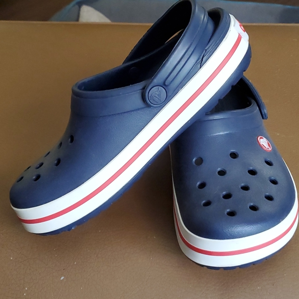 Boys red/white/blue crocs original clog sz. 4